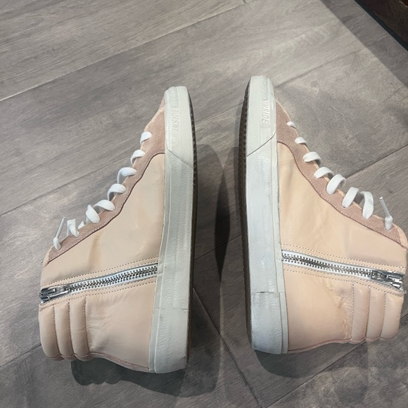 Golden Goose slides 39 - Picture 2 of 11